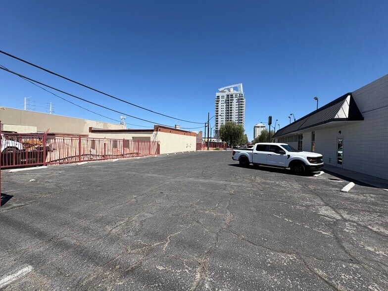 More Photos Of 900 S Main St, Las Vegas Office For Lease