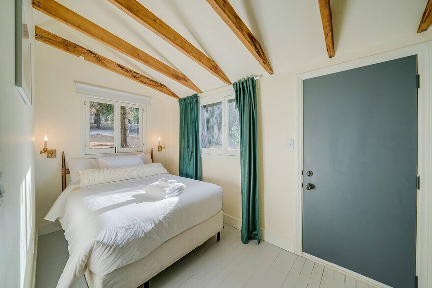 More Photos Of 25807 State Highway 189, Twin Peaks Hotel For Sale