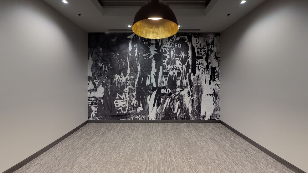More Photos Of 7300 N Via Paseo Del Sur, Scottsdale Loft Creative Space For Lease