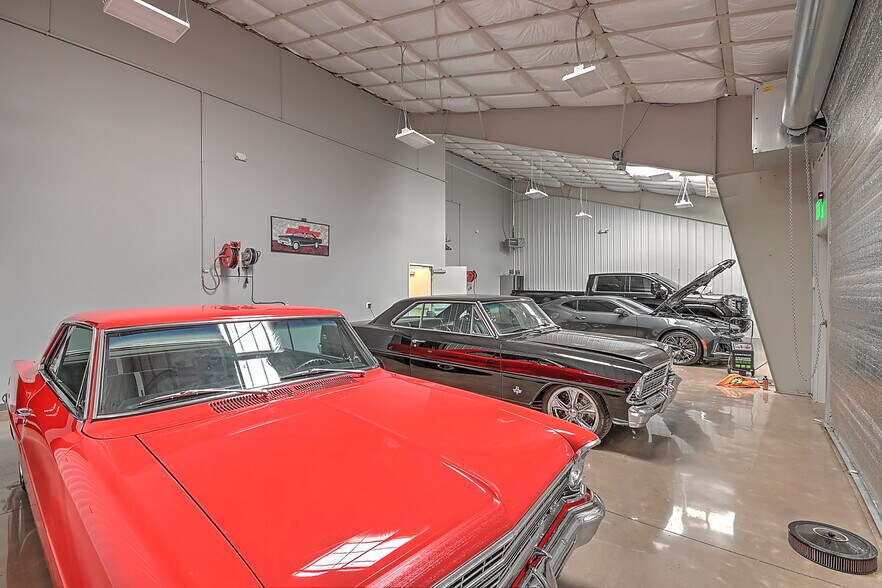 More Photos Of 317 Bluff City Hwy, Bristol Flex For Sale
