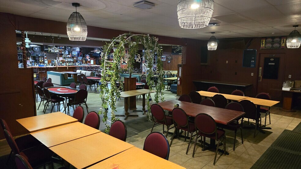 More Photos Of 200 E Frontier St, Eloy Bar For Sale