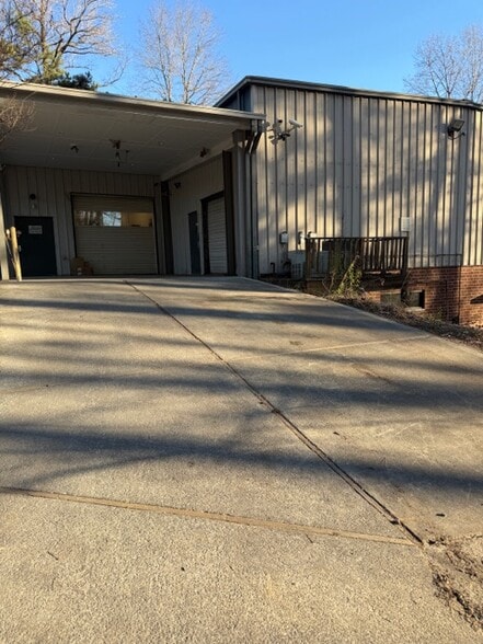 More Photos Of 8621 Barefoot Industrial Rd, Raleigh Warehouse For Lease