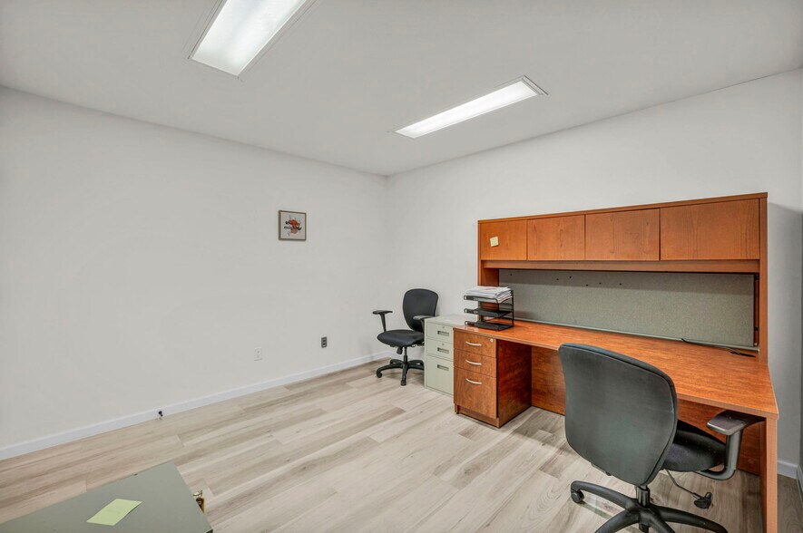 More Photos Of 1824 E Broad St, Columbus Office Residential For Lease