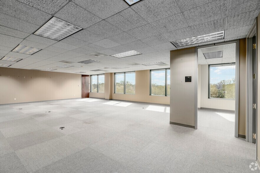 More Photos Of 9144 Arrowpoint Blvd, Charlotte Office For Sale