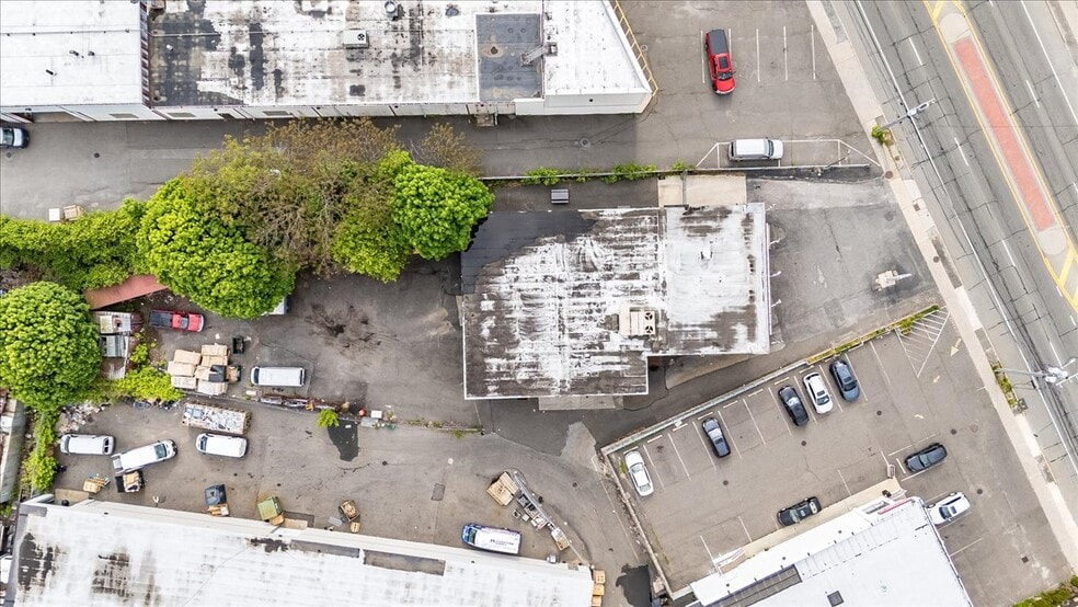 More Photos Of 2070 Jericho Tpke, New Hyde Park Auto Repair For Lease