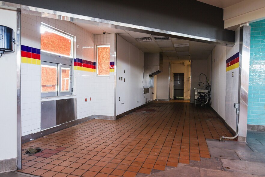 More Photos Of 901 E Broadway Ave, North Little Rock General Retail For Sale