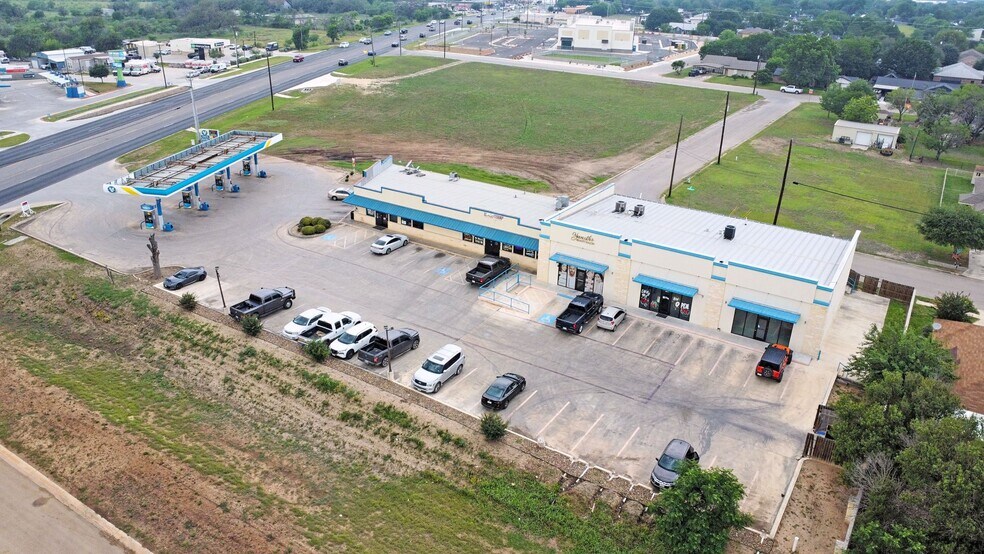 More Photos Of 1071 E TX-46 Hwy, New Braunfels Storefront Retail Office For Lease