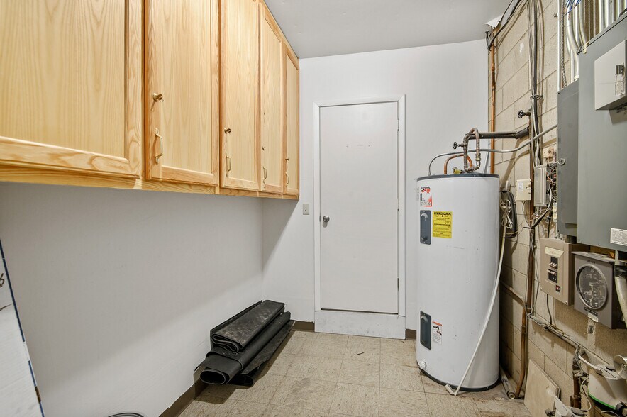 More Photos Of 321 Main Ave, De Pere Storefront Retail Office For Sale