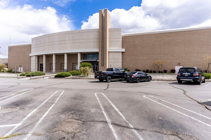 More Photos Of 5000 Meadowood Mall Cir, Reno Unknown For Lease