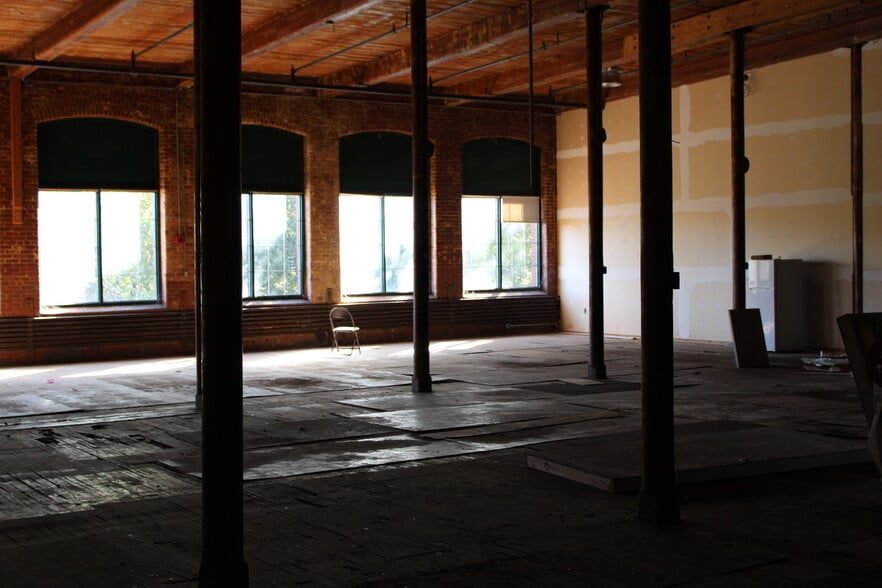 More Photos Of 539 Norwich Ave, Norwich Manufacturing For Lease