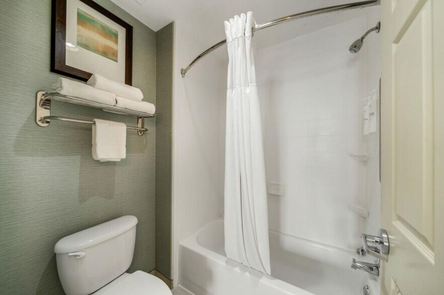 More Photos Of 9169 Markville Dr, Dallas Hotel For Sale