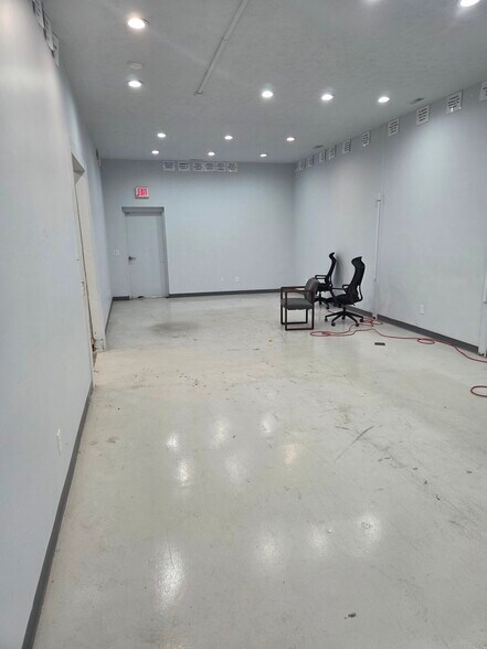 More Photos Of 1 Candy Ln, Hendersonville Distribution For Lease