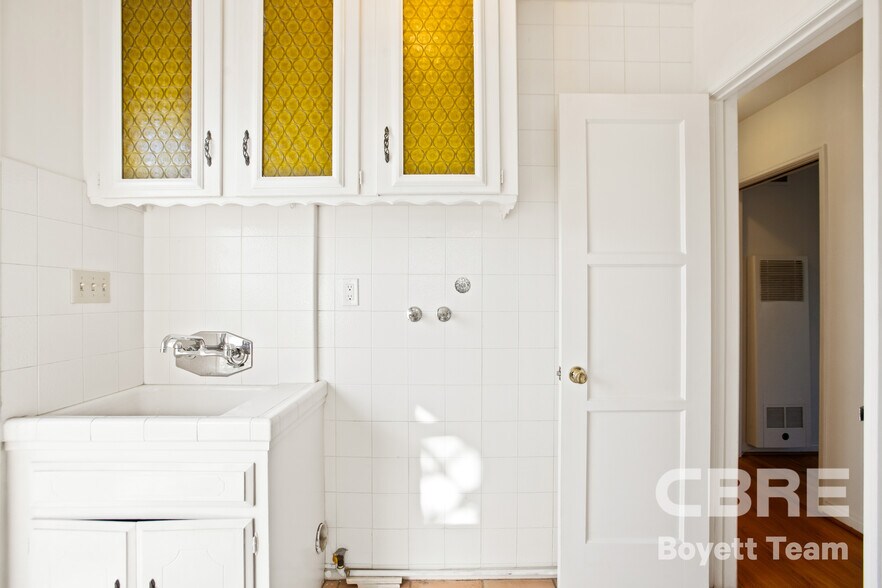 More Photos Of 6504 Woodley Ave, Van Nuys Apartments For Sale