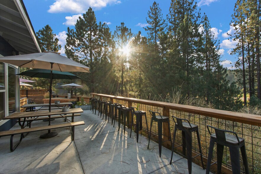 More Photos Of 620 E Sierra Ave, Portola Restaurant For Sale