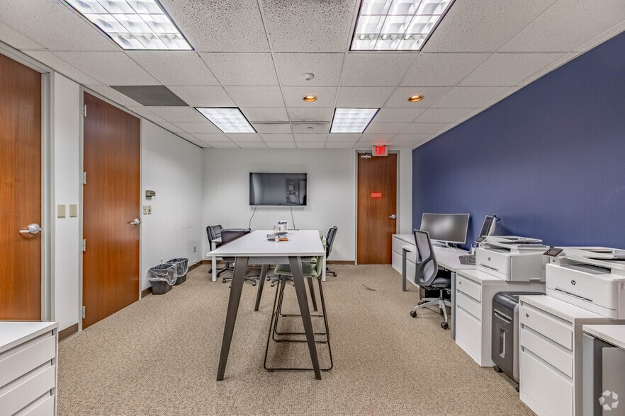 More Photos Of 8044 Montgomery Rd, Cincinnati Coworking Space