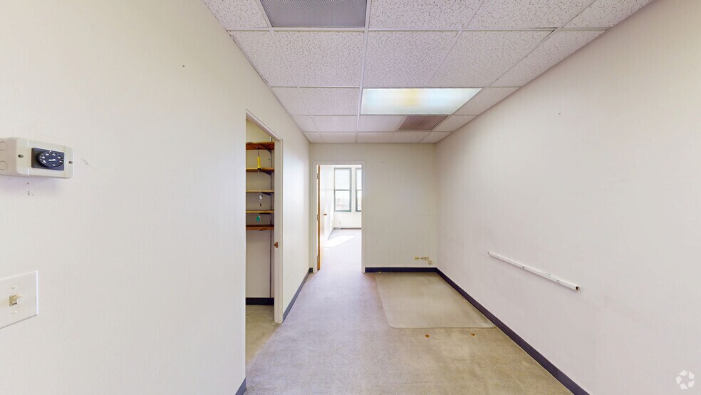 More Photos Of 111 N Wabash Ave, Chicago Office For Sale