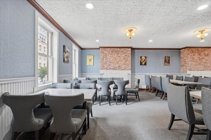 More Photos Of 2104 E Carson St, Pittsburgh Restaurant For Sale