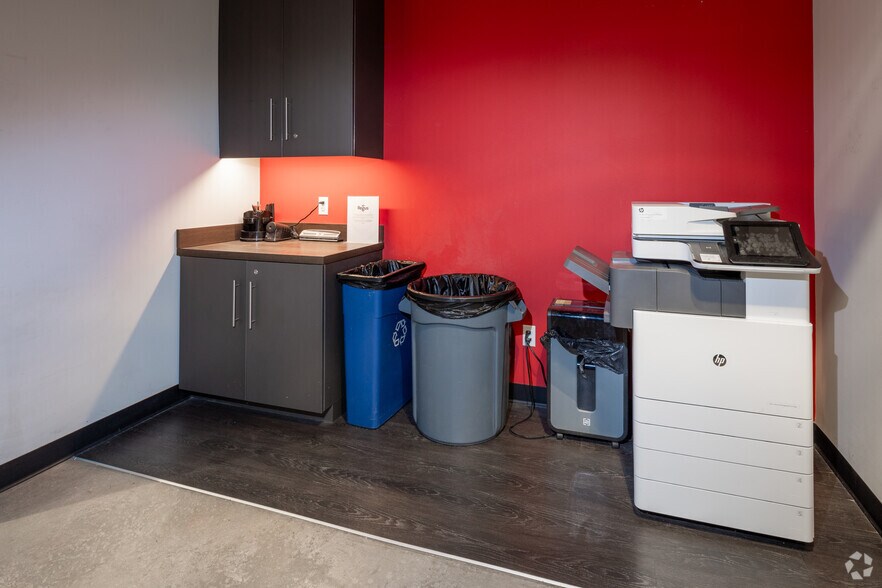 More Photos Of 5113 S Harper Ave, Chicago Coworking Space