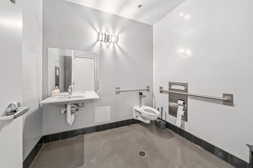 More Photos Of 1650 Ramada Dr, Paso Robles Manufacturing For Lease