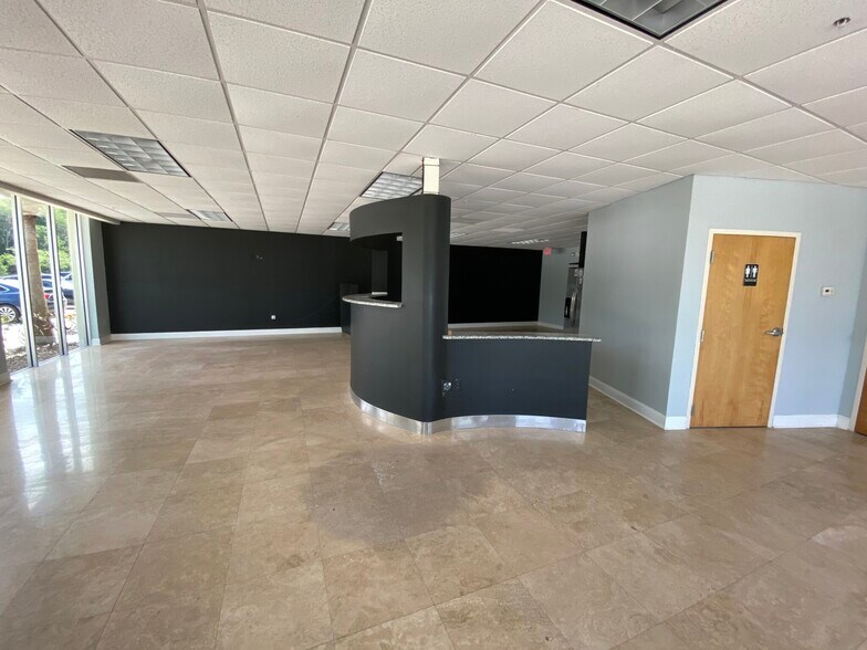 More Photos Of 6557 Hazeltine National Dr, Orlando Distribution For Lease