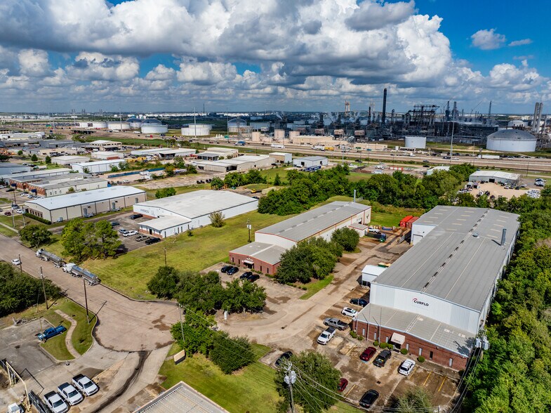 More Photos Of 1109 Howard St, Deer Park Manufacturing For Lease