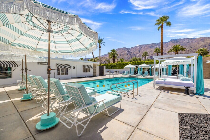 More Photos Of 120 W Vereda Sur, Palm Springs Hotel For Sale