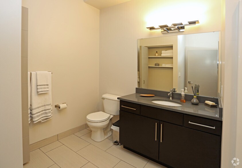 More Photos Of 2310 N Oakland Ave, Milwaukee Apartments For Lease