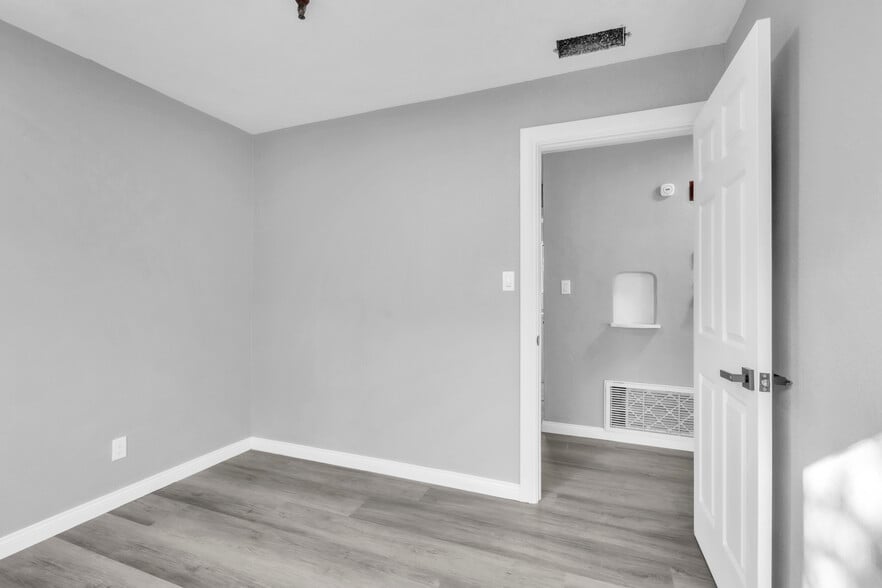More Photos Of 1006 Lochbrae Rd, Sacramento Assisted Living For Sale