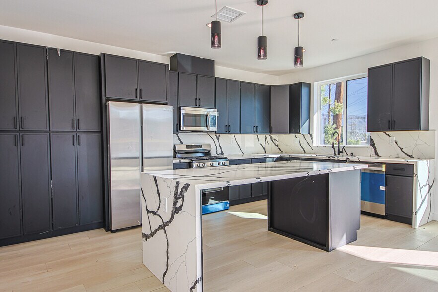 More Photos Of 5709 Auckland Ave, North Hollywood Apartments For Sale