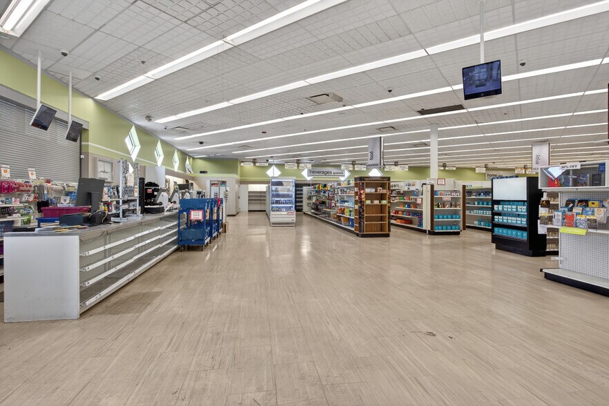 More Photos Of 5627-5699 Chestnut St, Philadelphia Drugstore For Lease