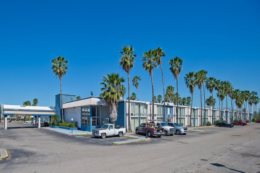 Primary Photo Of 910 Corn Products Rd, Corpus Christi Hotel For Sale