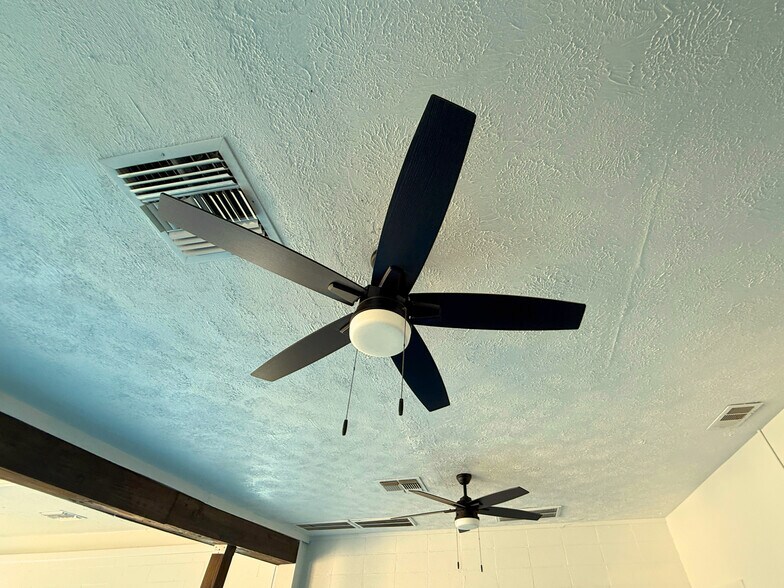 More Photos Of 3851 Harrington st, Oak Park Freestanding For Sale