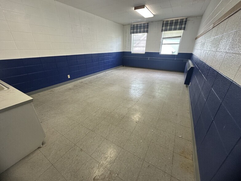 More Photos Of 201 E Church St, Ozark Lodge Meeting Hall For Sale