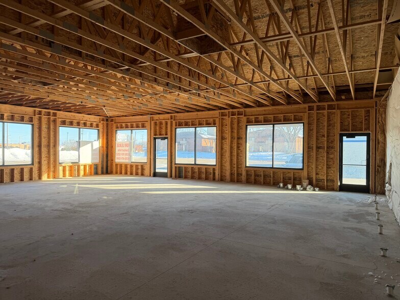 More Photos Of 2121 S Schaefer St, Appleton General Retail For Lease