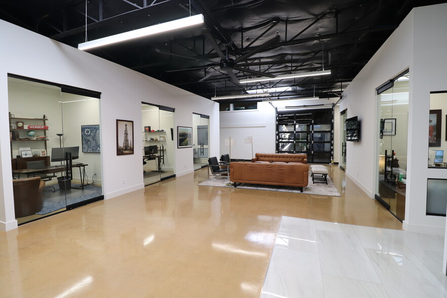 Primary Photo Of 2336 Farrington St, Dallas Showroom For Sale