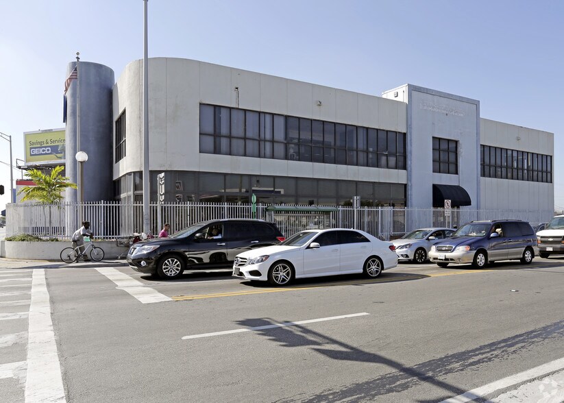 More Photos Of 2700 NW 36th St, Miami Office Residential For Lease