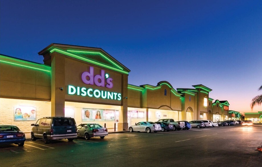 Primary Photo Of 406-498 W Shaw Ave, Clovis Unknown For Lease