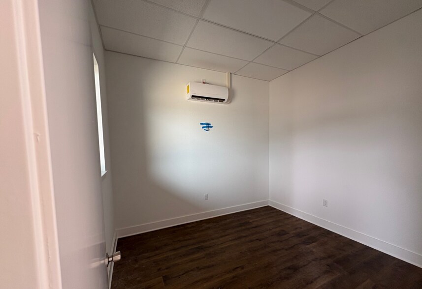 More Photos Of 18700 Becker Rd, Hockley Unknown For Lease