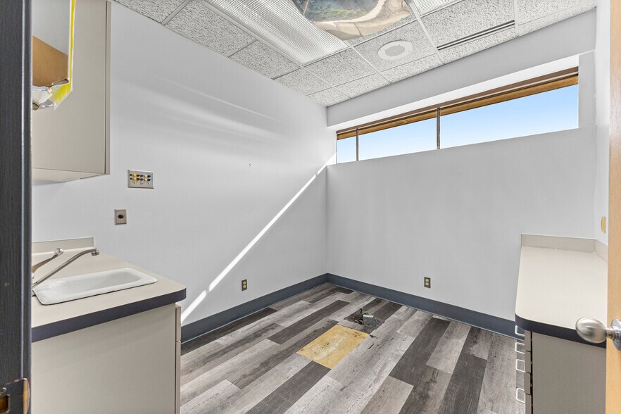 More Photos Of 24825 Michigan Ave, Dearborn Office For Lease