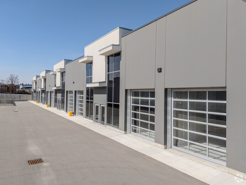 More Photos Of 24 Ditton Dr, Hamilton Warehouse For Sale