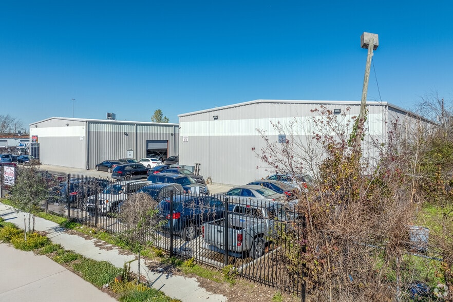 More Photos Of 9334 Ronda Ln, Houston Industrial For Lease