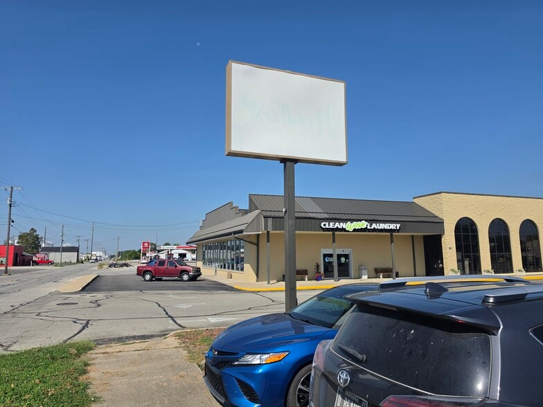 More Photos Of 736 W Main St, Greensburg Supermarket For Sale