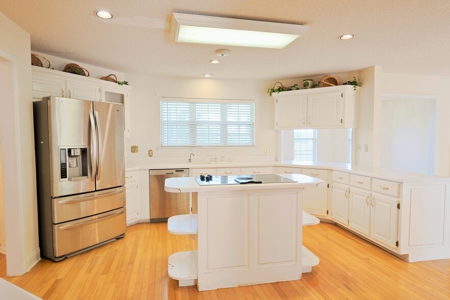 More Photos Of 10674 Wall Triana Hwy, Toney Hospitality For Sale