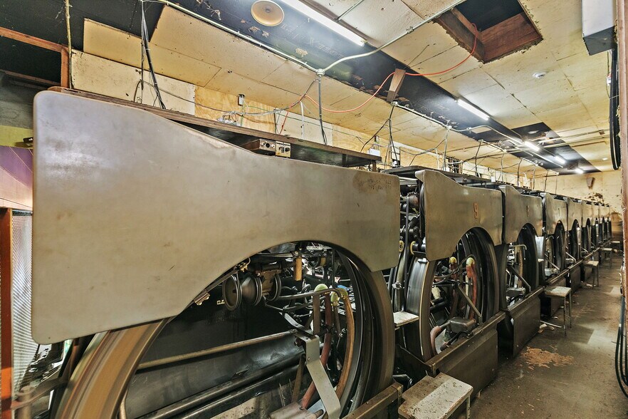 More Photos Of 927 E Railroad St, Sandwich Bowling Alley For Sale