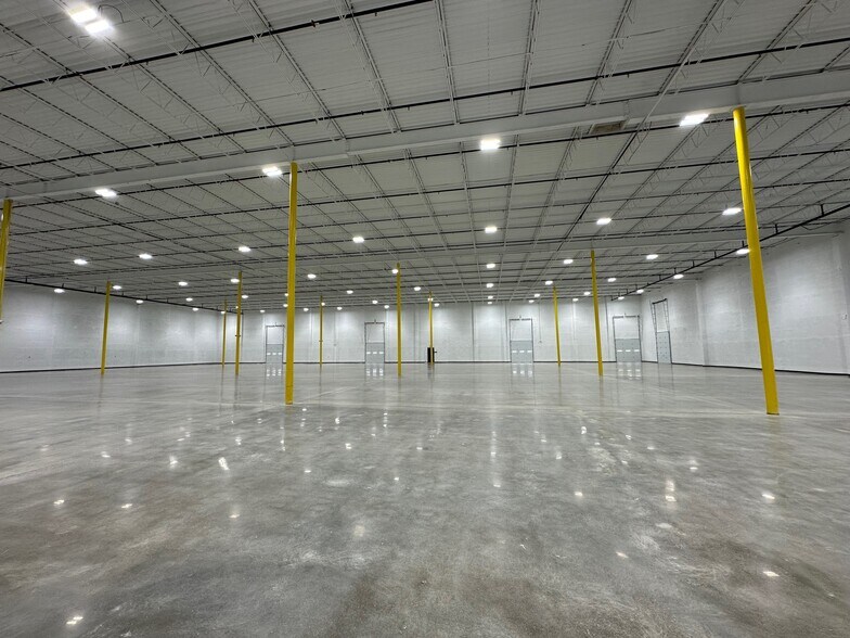 More Photos Of 3023 E Kemper Rd, Cincinnati Warehouse For Lease