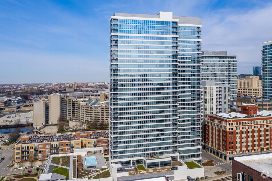 More Photos Of 801 S Financial Pl, Chicago Apartments For Lease