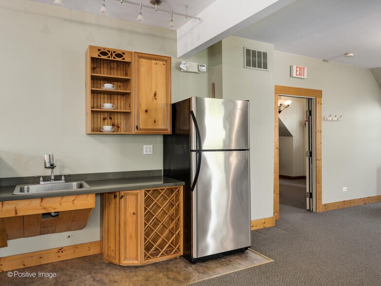 More Photos Of 1125 N Delany Rd, Gurnee Medical For Sale