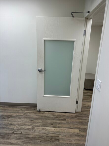 More Photos Of 1501 Superior Ave, Newport Beach Medical For Lease