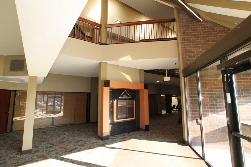 More Photos Of 7101 Northland Cir N, Brooklyn Park Office For Lease