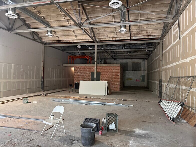 More Photos Of 15-35 E Toole Ave, Tucson Storefront For Lease
